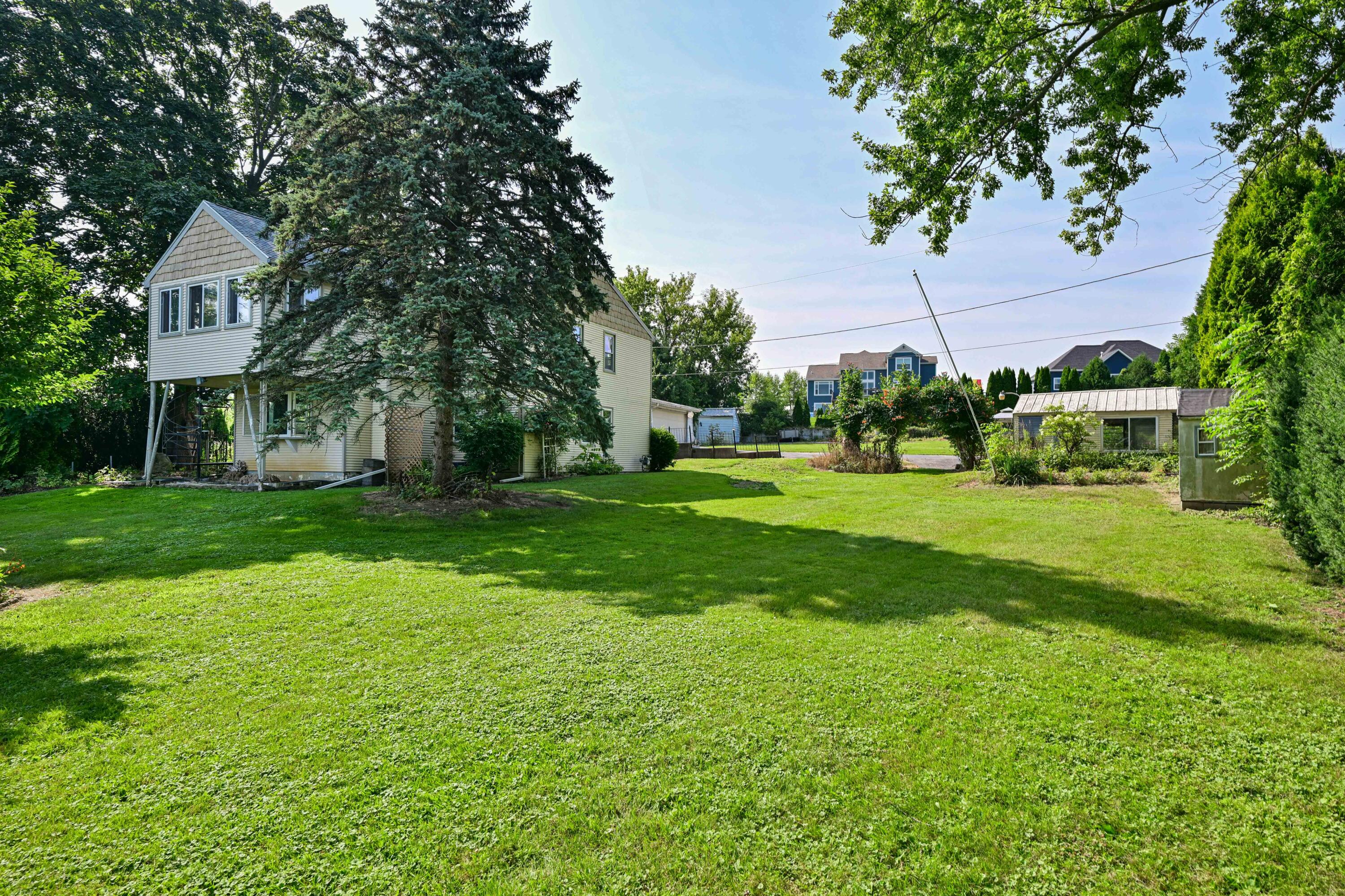 6301 Riverside Road Waterford, WI 53185 - Photo 28 of 38 Yard