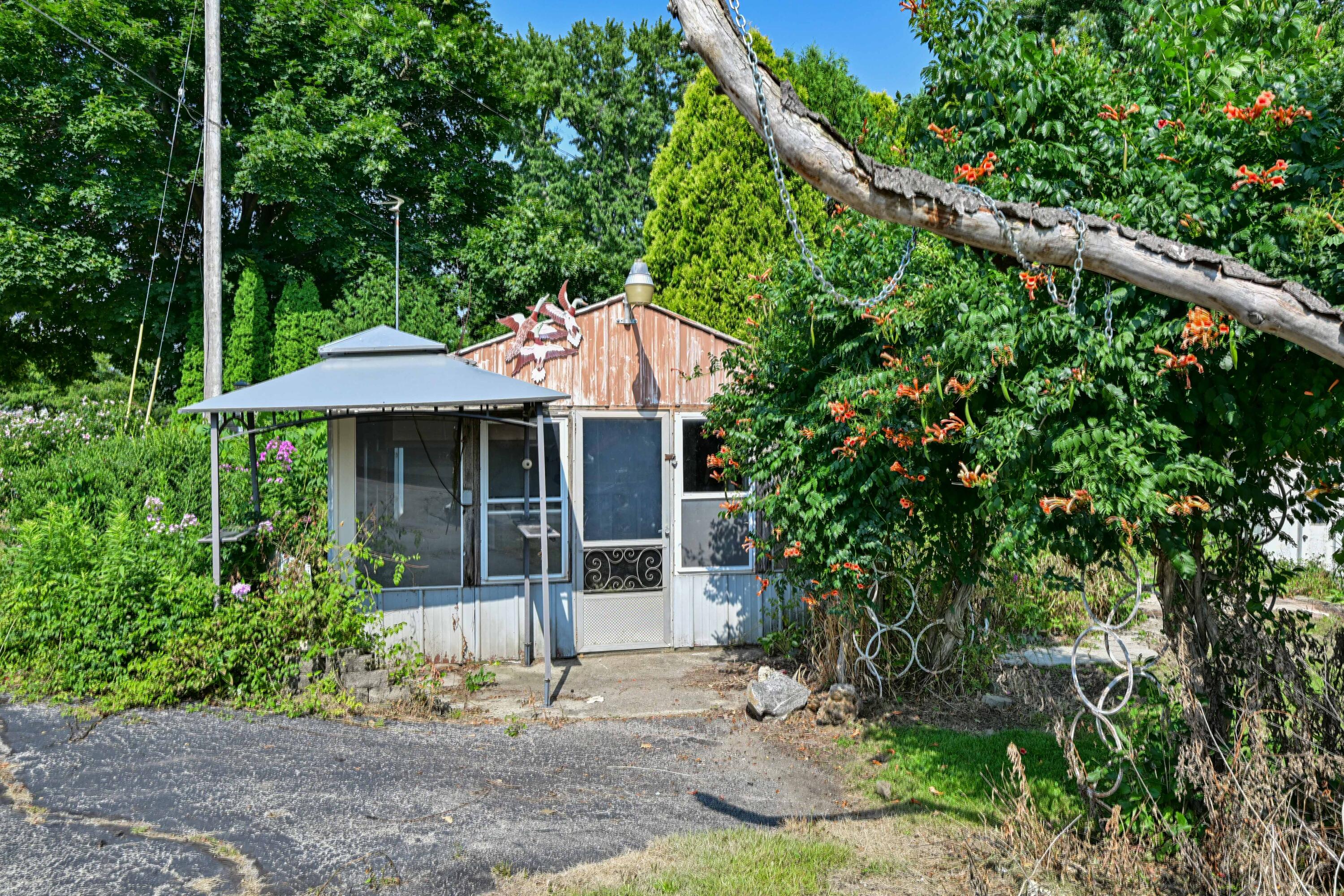 6301 Riverside Road Waterford, WI 53185 - Photo 38 of 38 Screen House