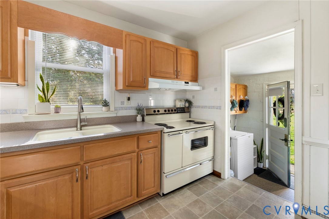 7519 Roswell Road Henrico, VA 23229 - Photo 8 of 28 Gallery Image 8