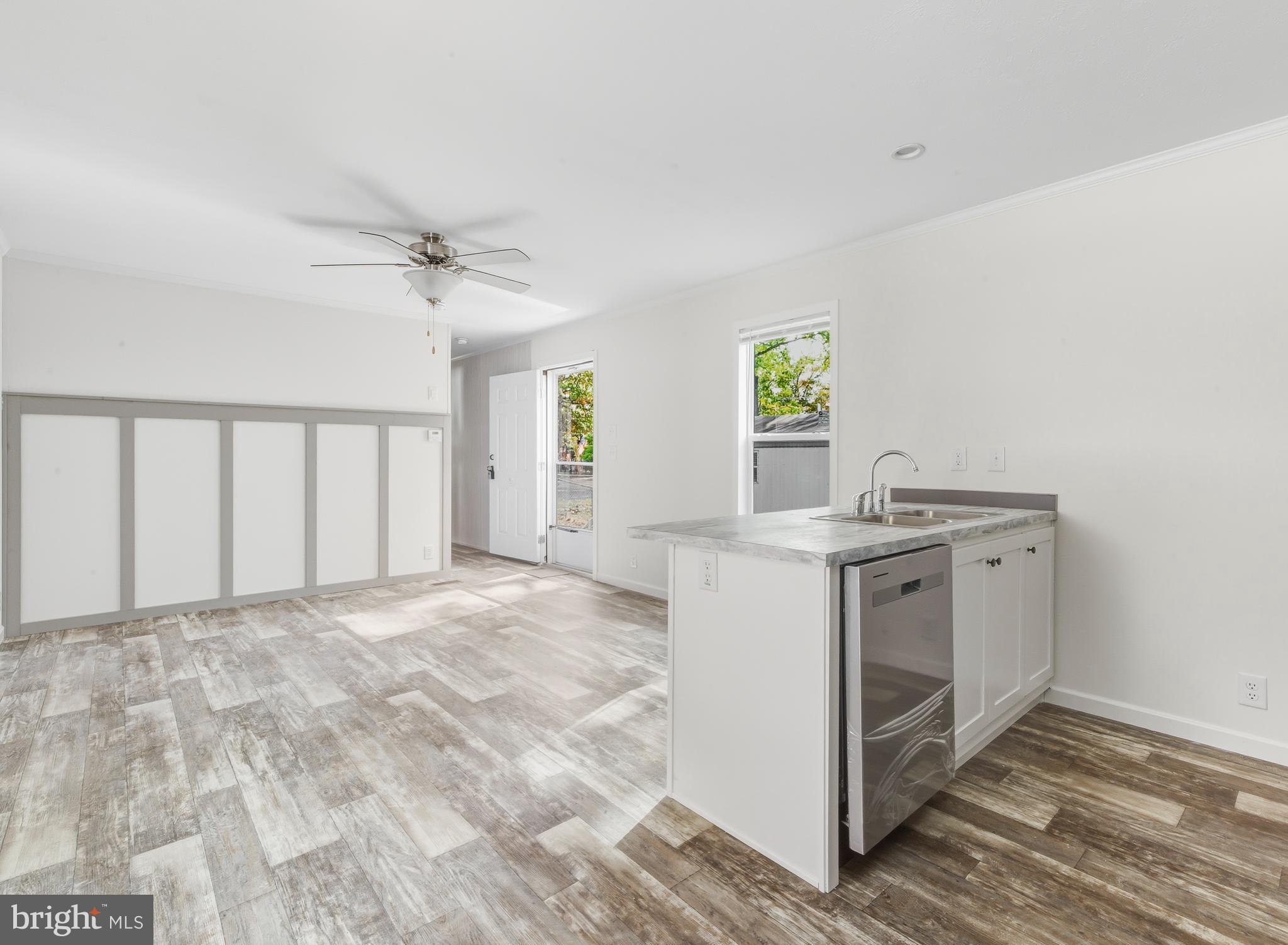 a view of utility room with washer and dryer