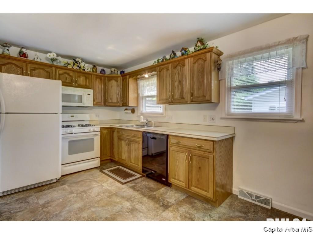 2560 Sandgate Road Springfield, IL 62702 - Photo 8 of 36