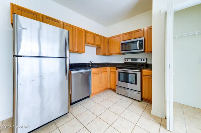 $1,550 | 147 Wallins Corners Road, Amsterdam, NY 12010