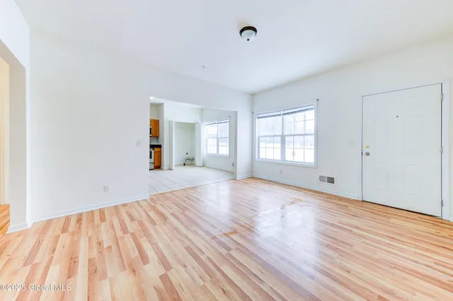 $1,550 | 147 Wallins Corners Road, Amsterdam, NY 12010