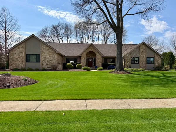 $900,000 | 24111 Brancaster Drive, Naperville, IL 60564