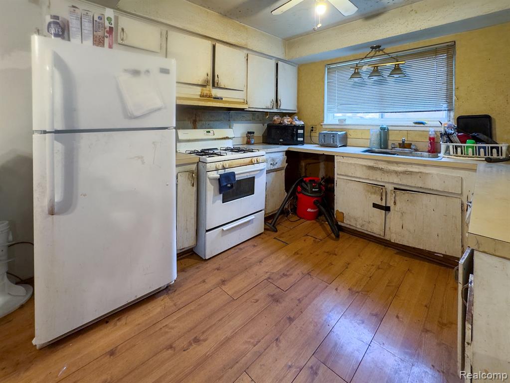 29758 Rambling Road Southfield, MI 48076 - Photo 15 of 36 Gallery Image 15