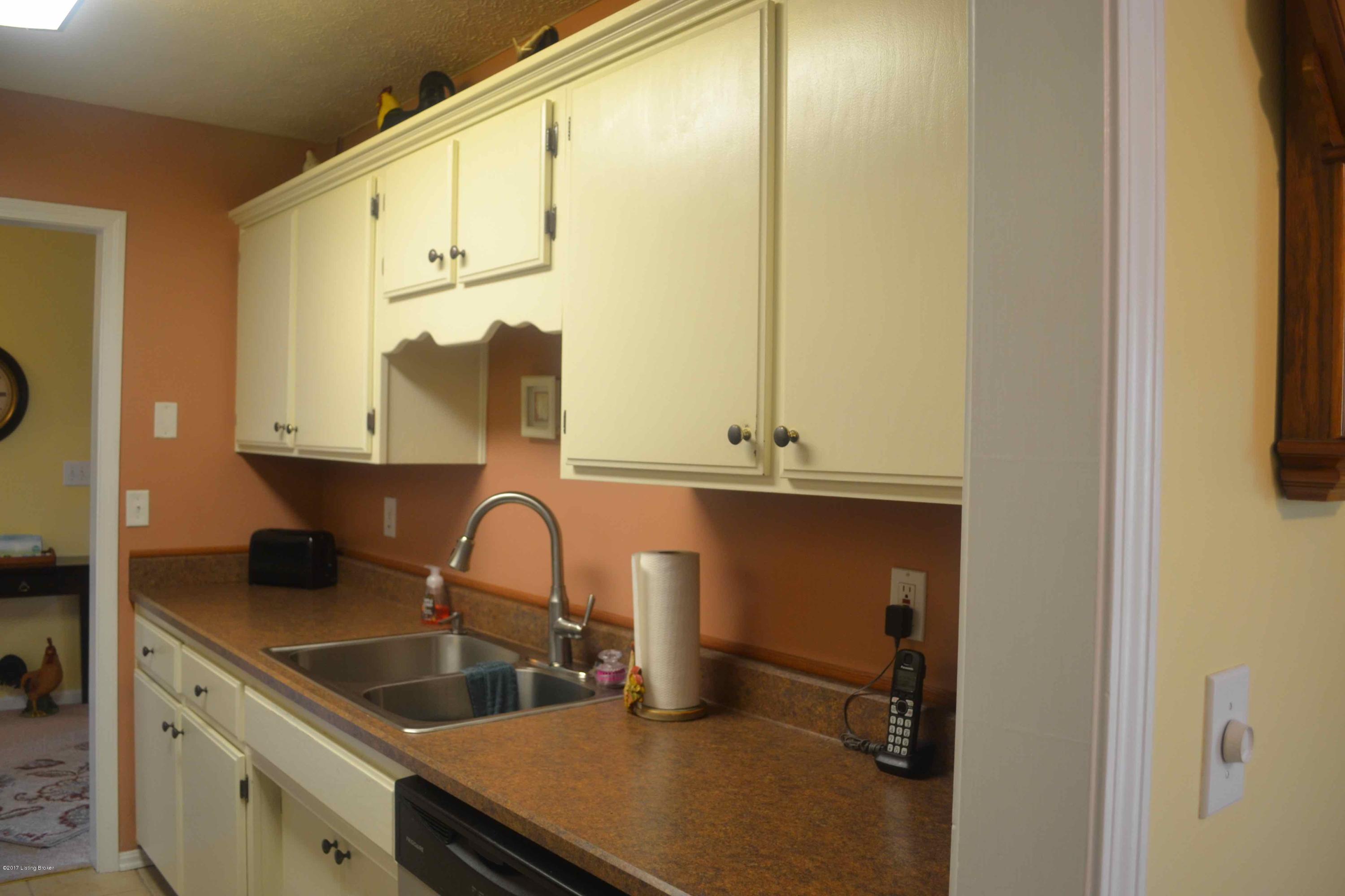 986 Beech Grv Road Shepherdsville, KY 40165 - Photo 9 of 20 kitchen