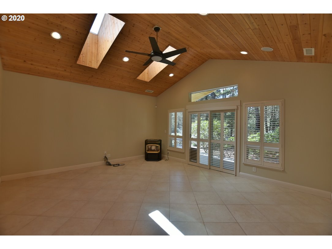 2329 Willow Loop Florence, OR 97439 - Photo 11 of 32 Gallery Image 11