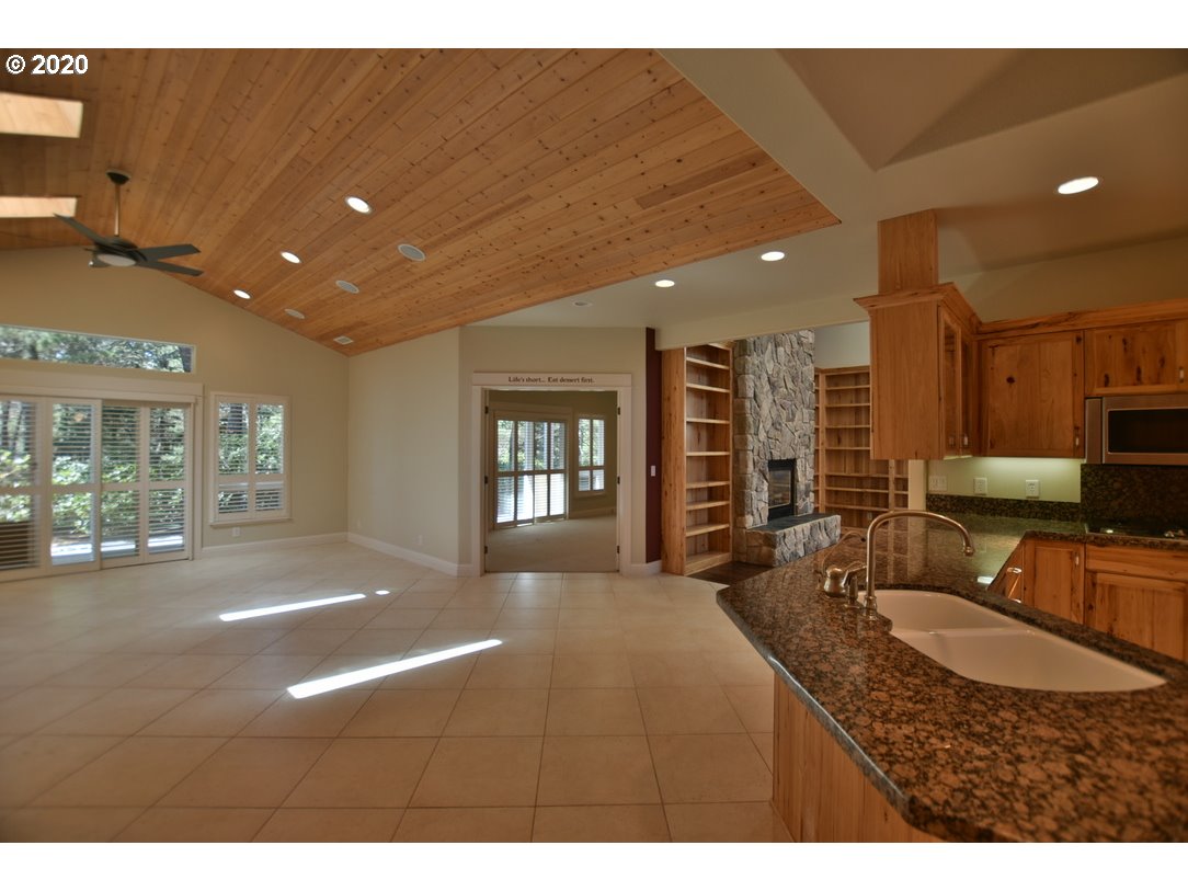 2329 Willow Loop Florence, OR 97439 - Photo 10 of 32 Gallery Image 10