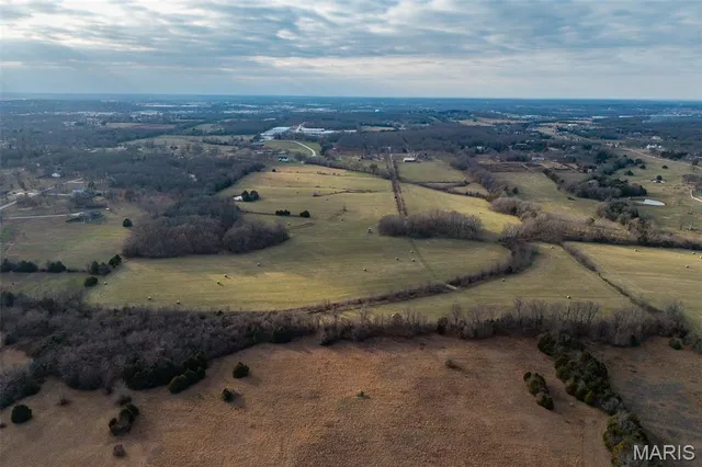 $825,000 | Tbd Pine Tree Drive, Lebanon, MO 65536