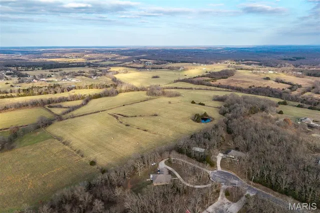 $825,000 | Tbd Pine Tree Drive, Lebanon, MO 65536