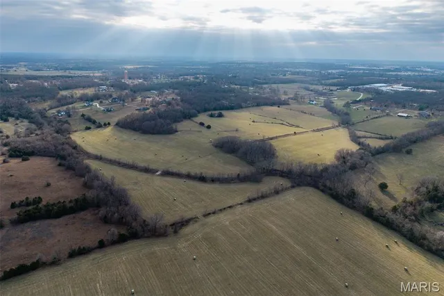 $825,000 | Tbd Pine Tree Drive, Lebanon, MO 65536