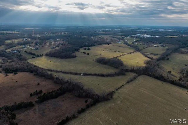 $825,000 | Tbd Pine Tree Drive, Lebanon, MO 65536