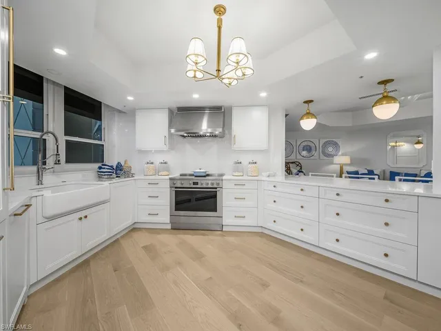 $5,250,000 | 4021 Gulf Shore Boulevard North, Unit 403, Naples, FL 34103