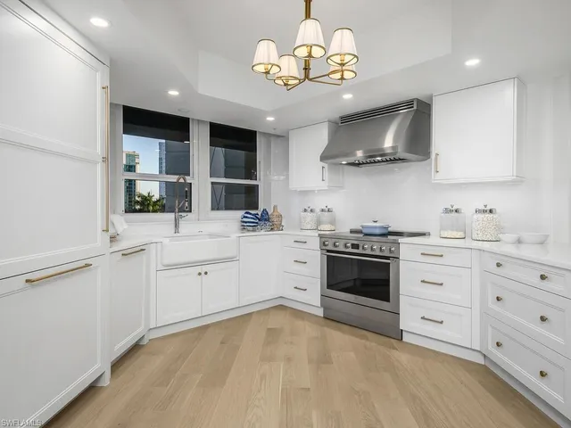 $5,250,000 | 4021 Gulf Shore Boulevard North, Unit 403, Naples, FL 34103