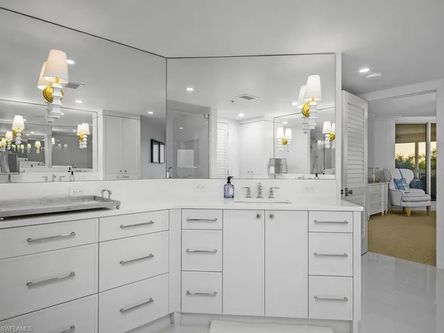 $5,250,000 | 4021 Gulf Shore Boulevard North, Unit 403, Naples, FL 34103