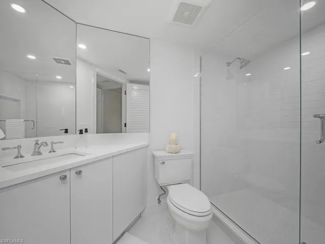 $5,250,000 | 4021 Gulf Shore Boulevard North, Unit 403, Naples, FL 34103