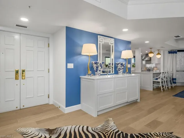 $5,250,000 | 4021 Gulf Shore Boulevard North, Unit 403, Naples, FL 34103