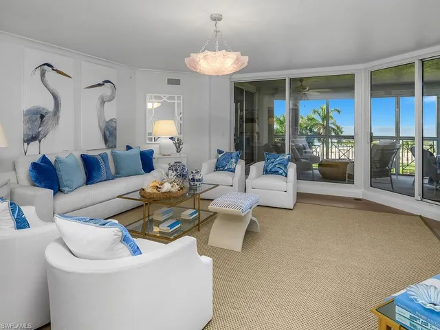 $5,250,000 | 4021 Gulf Shore Boulevard North, Unit 403, Naples, FL 34103