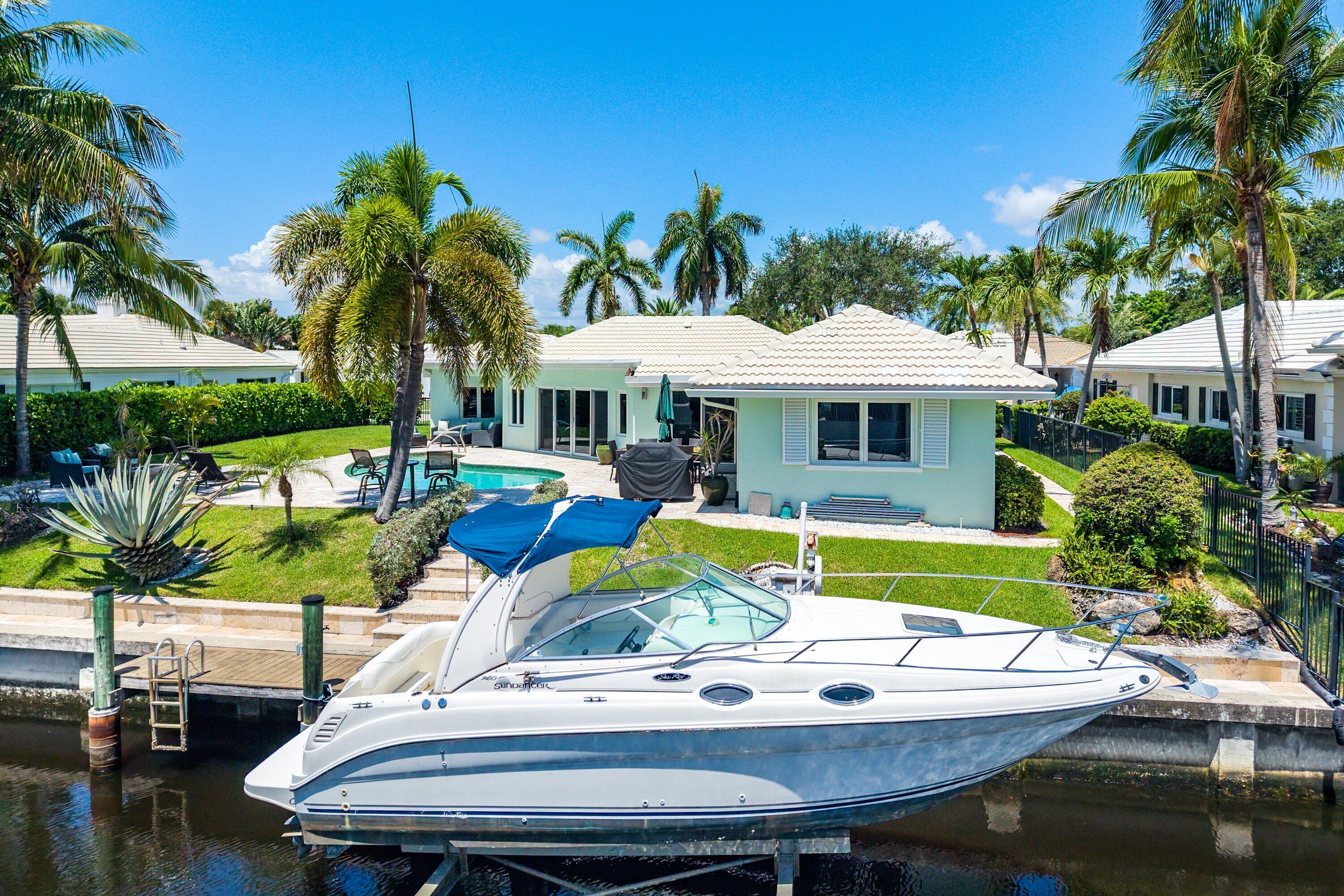940 Mulberry Way Boca Raton, FL 33486 - Photo 3 of 39 054-940MulberryWay-BocaRaton-FL-33486-SM