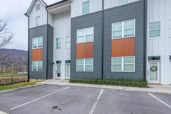 $2,400 | 1420 Stockyard Place, Chattanooga, TN 37408