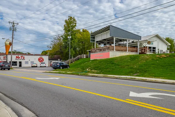 $2,400 | 1420 Stockyard Place, Chattanooga, TN 37408