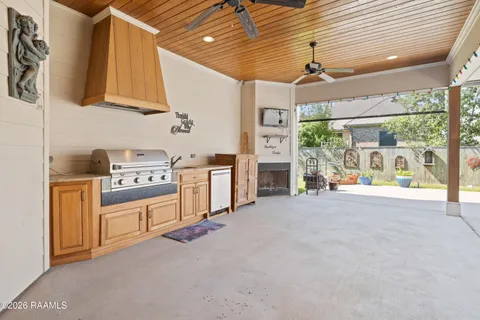 $427,000 | 221 Ardenwood Drive, Lafayette, LA 70508