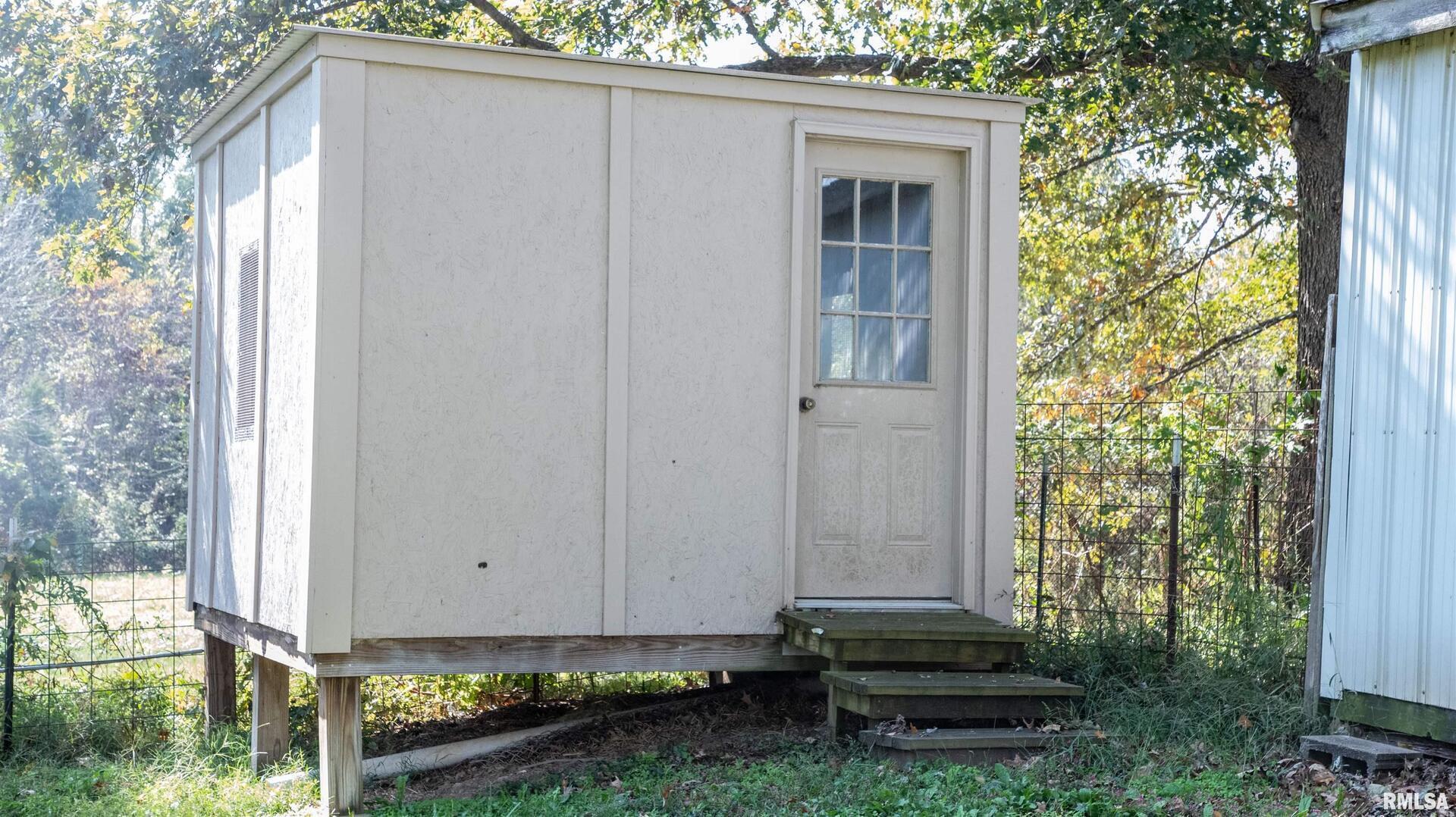 2680 Highway 45 Vienna, IL 62995 - Photo 19 of 20 a view of a backyard of a house