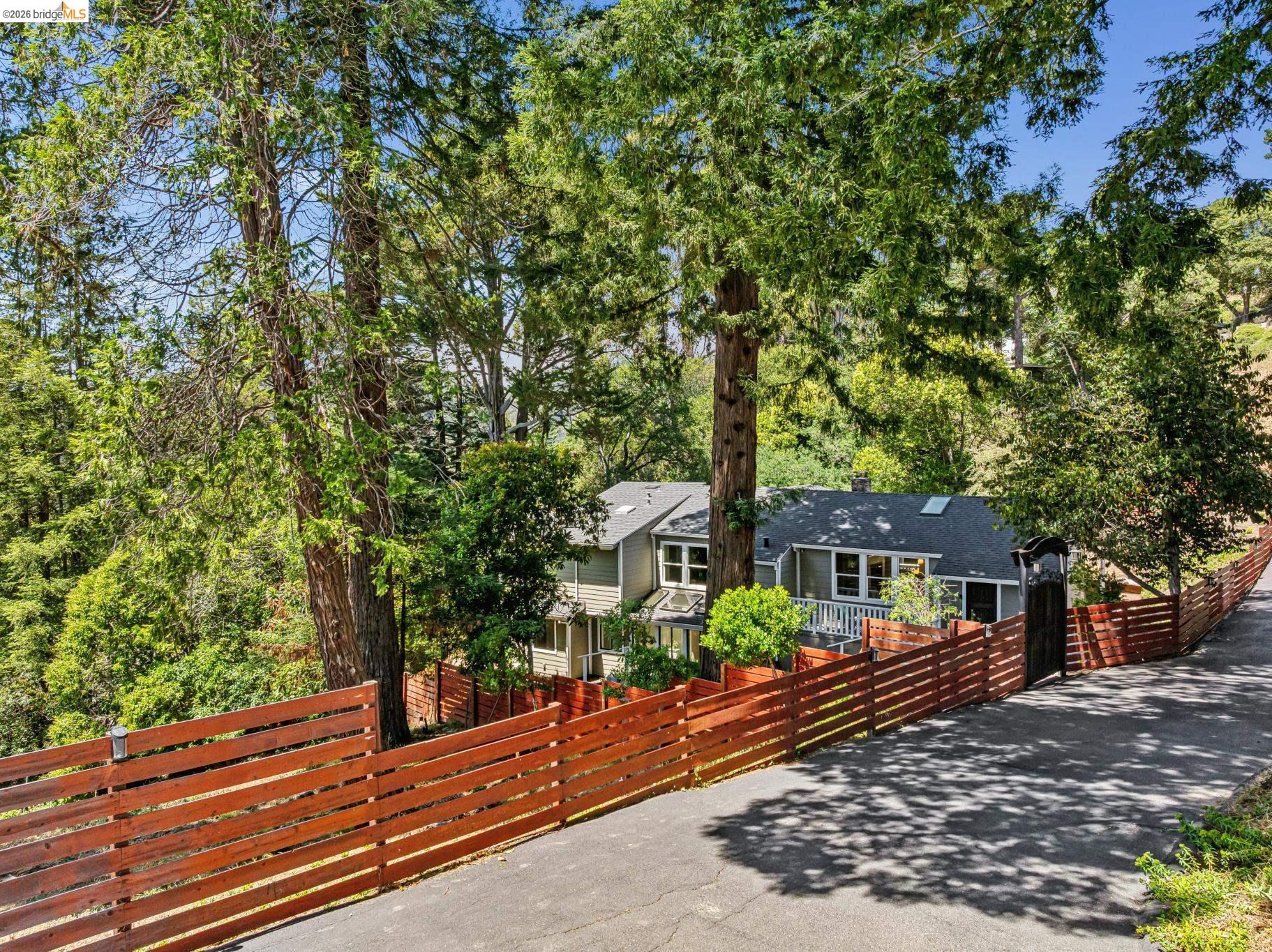 6281 Aspinwall Road Oakland, CA 94611 - Photo 3 of 71