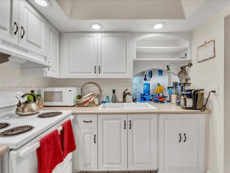 469 North Pine Island Road, Unit B305 Plantation, FL 33324 - Photo 15 of 32
