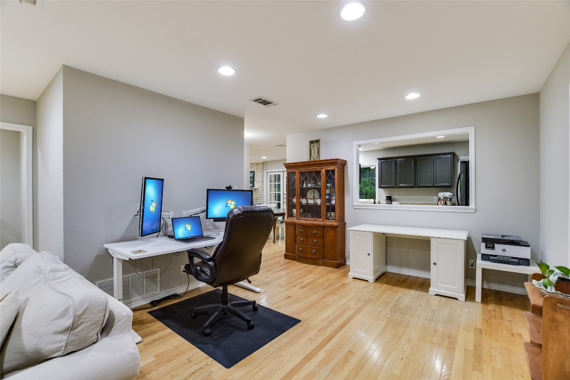 7615 Rockpoint Drive Austin, TX 78731 - Photo 20 of 30 a work room with furniture and a flat screen tv