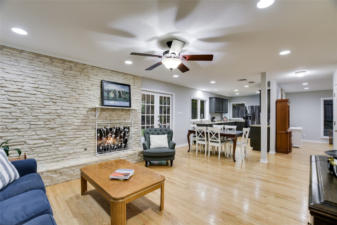 7615 Rockpoint Drive Austin, TX 78731 - Photo 4 of 30 a living room with furniture and a table