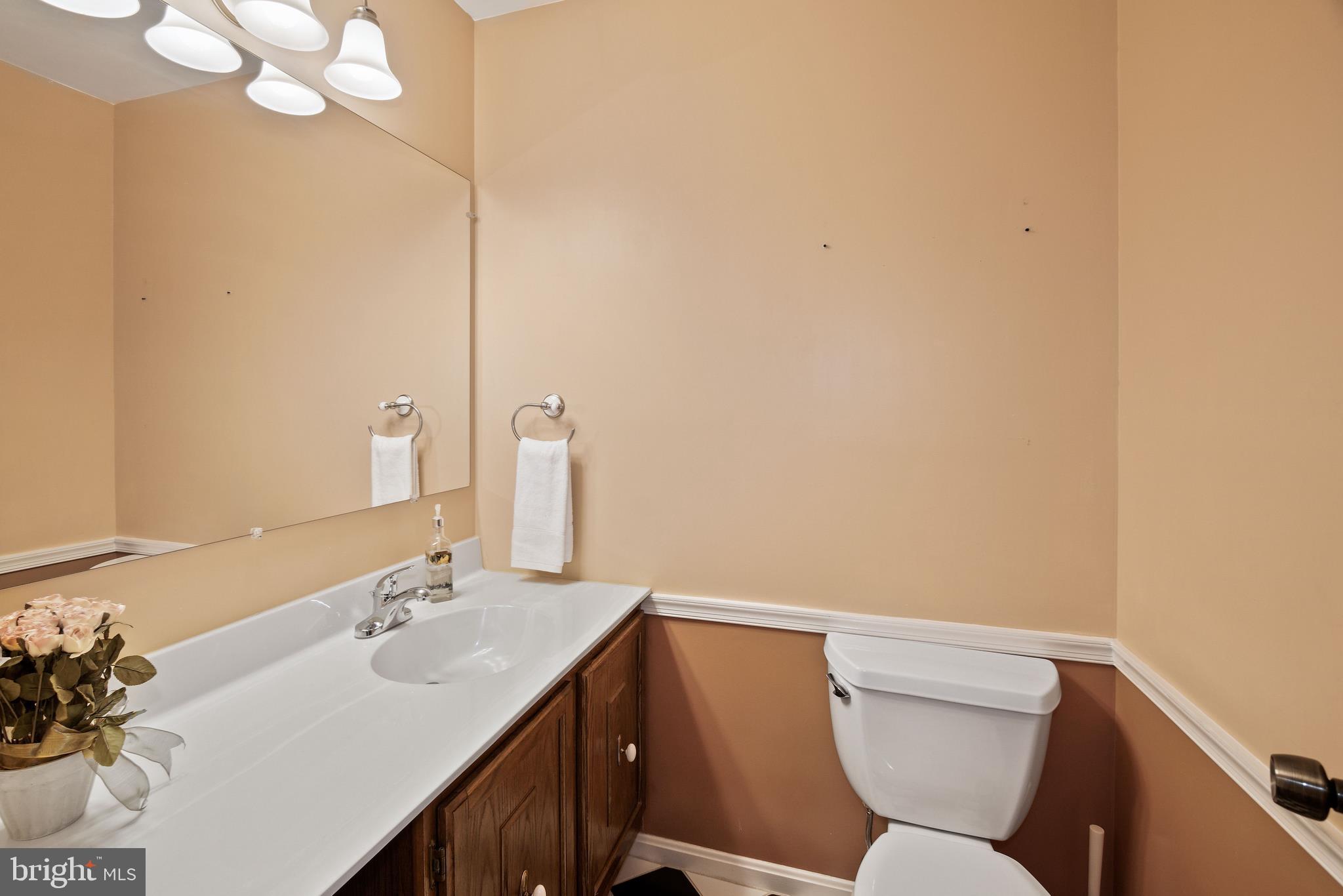 116 Summit Hall Road Gaithersburg, MD 20877 - Photo 14 of 36 Main level powder room