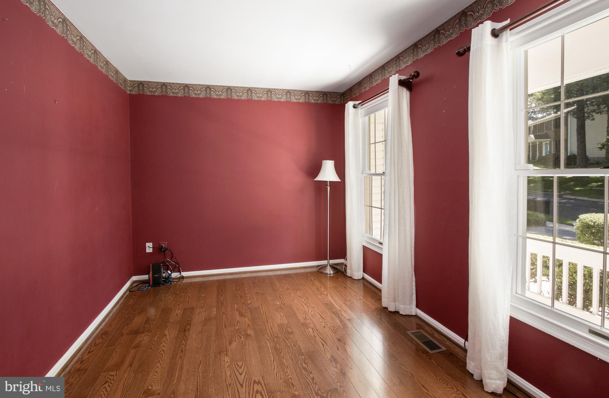 116 Summit Hall Road Gaithersburg, MD 20877 - Photo 4 of 36 Convenient main level home office