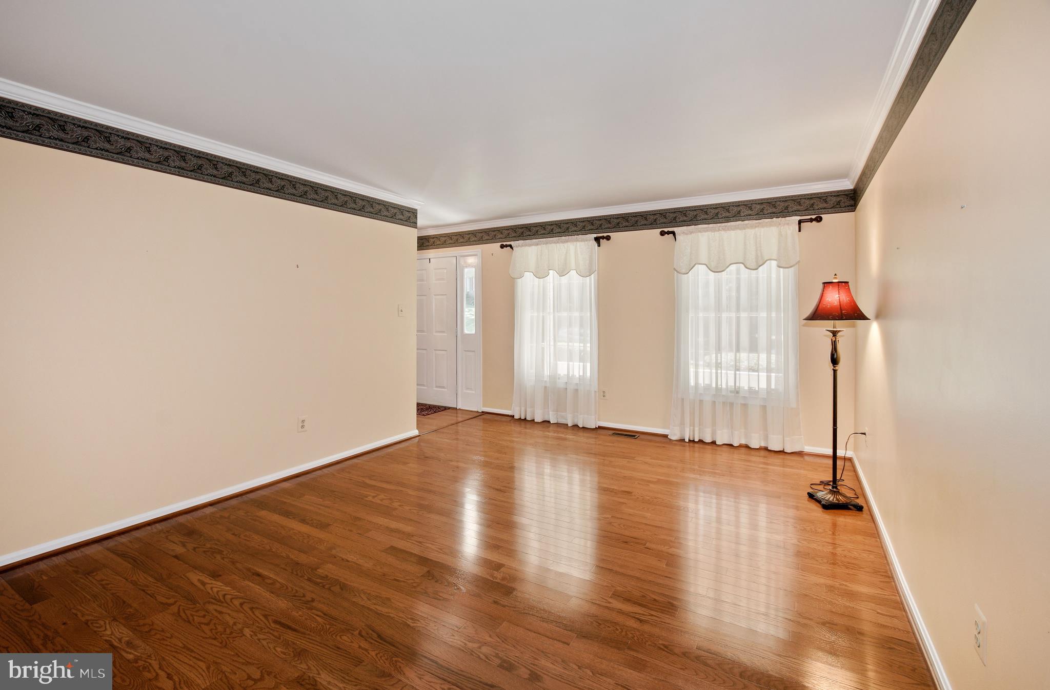 116 Summit Hall Road Gaithersburg, MD 20877 - Photo 5 of 36 Spacious formal living room w/HW & crown molding