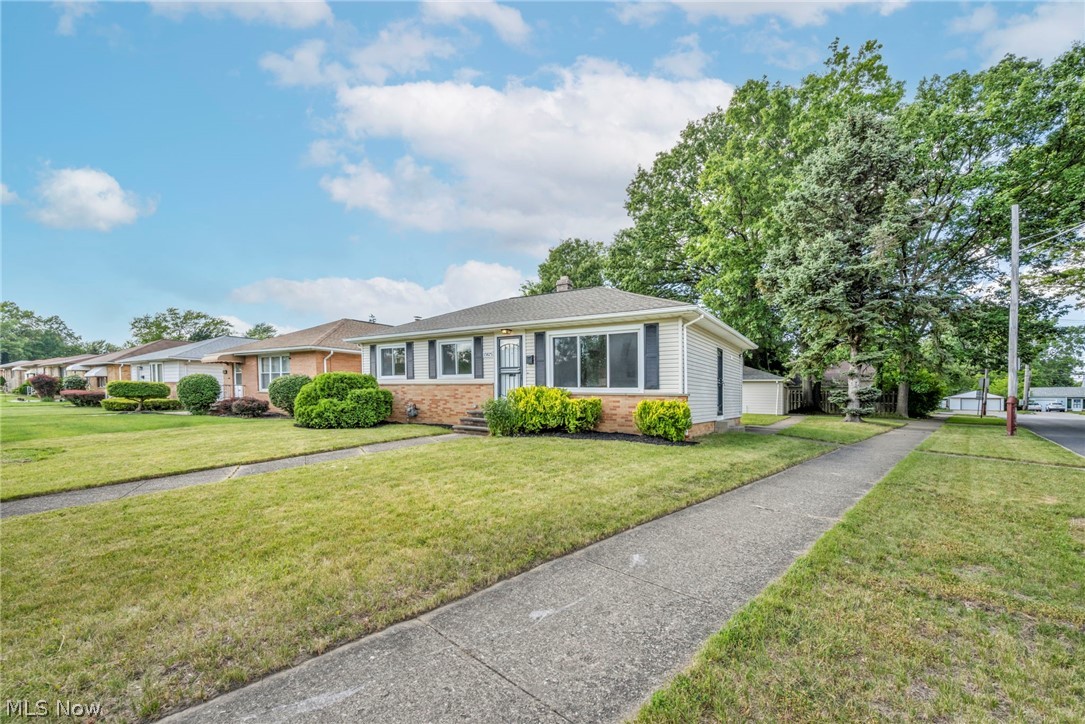 13825 Carpenter Road Garfield Heights, OH 44125 - Photo 3 of 38