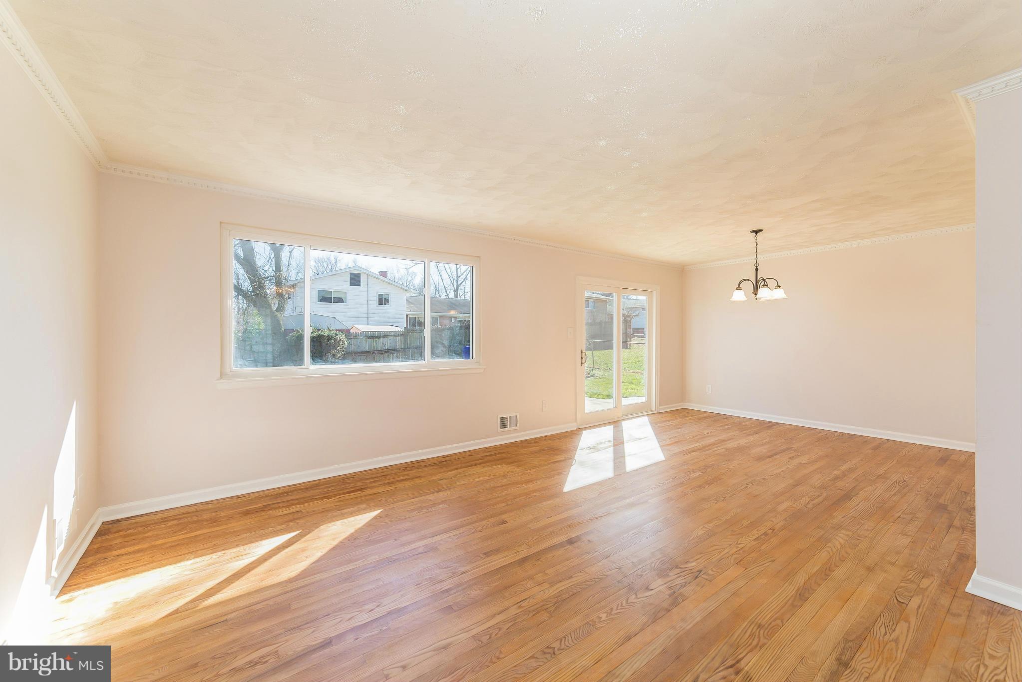 521 East Indian Spring Drive Silver Spring, MD 20901 - Photo 4 of 30 Living Room