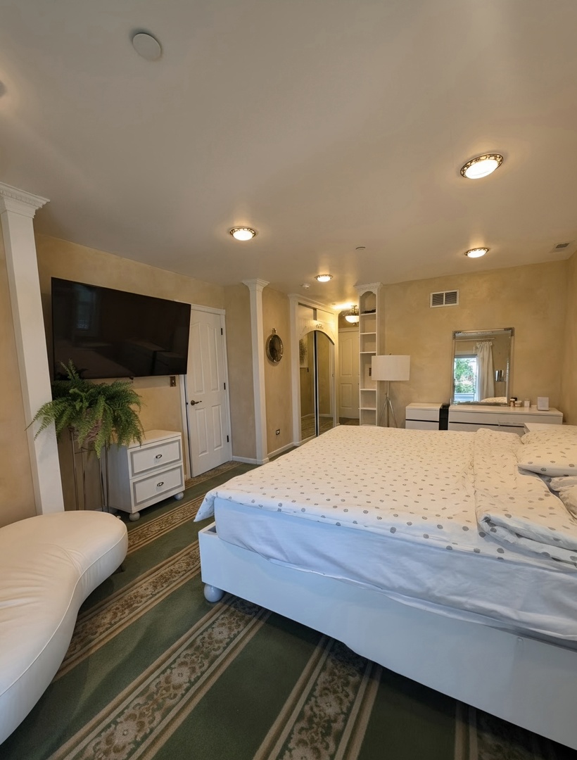 204 Waukegan Road Lake Bluff, IL 60044 - Photo 8 of 17 Gallery Image 8