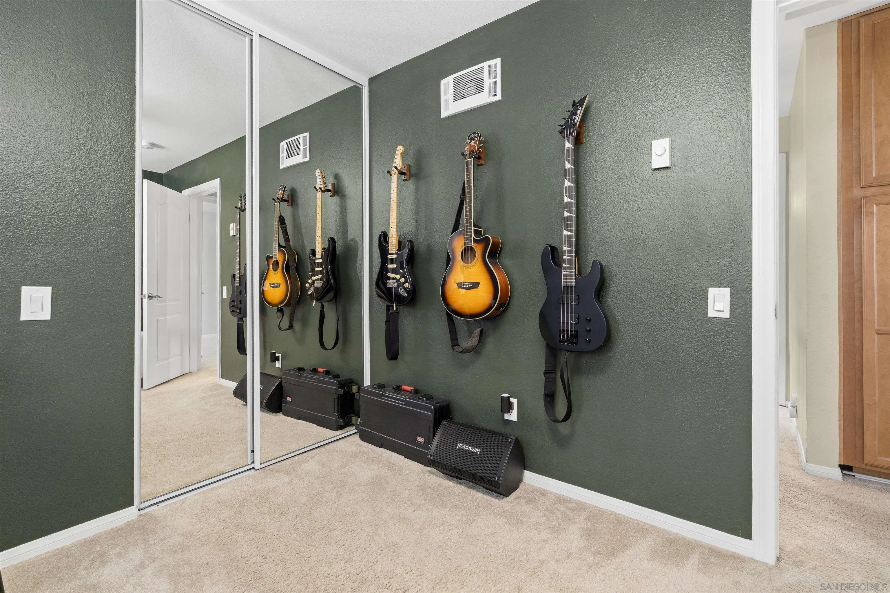 6333 College Grove Way, Unit 1101 (14) San Diego, CA 92115 - Photo 28 of 39 a view of a entryway