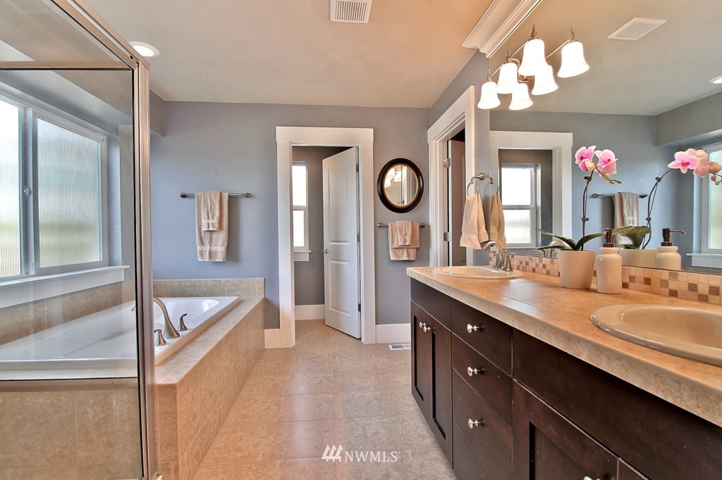 4218 Northeast 2nd Court Renton, WA 98059 - Photo 10 of 18