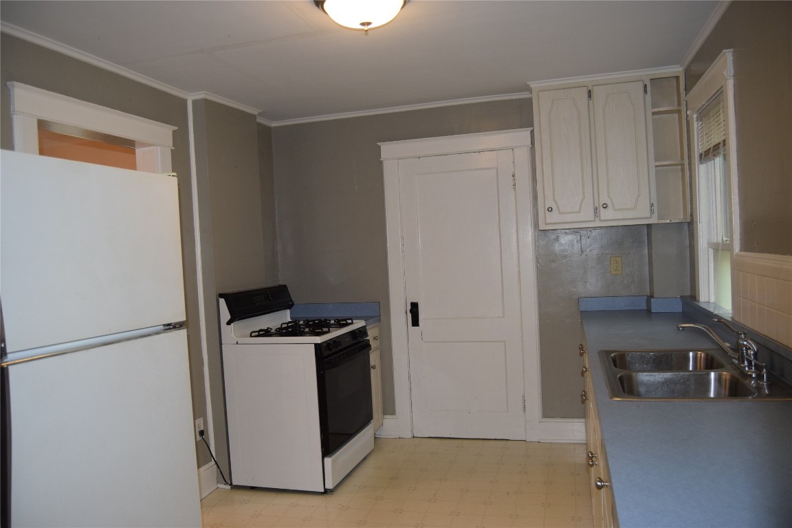 573 Hooper Road Endwell, NY 13760 - Photo 7 of 19 Gallery Image 7
