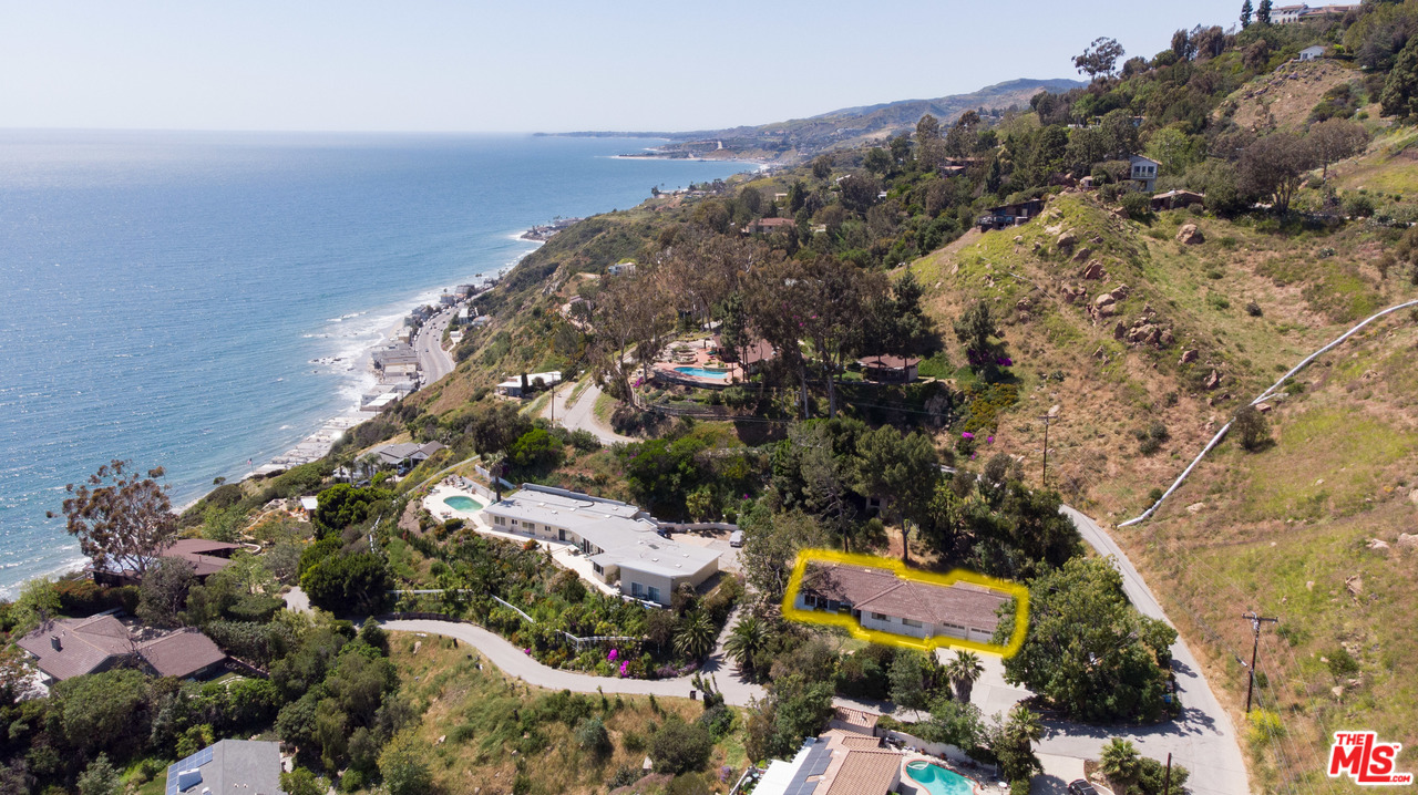 20490 Seaboard Road Malibu, CA 90265 - Photo 38 of 43 a view of a city
