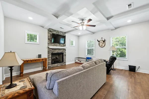 $399,900 | 2981 Sharp Top Road, Palmyra, TN 37142