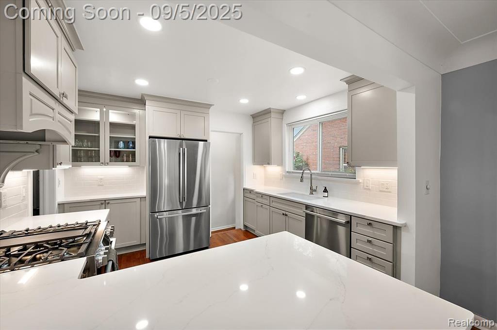 2151 Hawthorne Road Grosse Pointe Woods, MI 48236 - Photo 11 of 38
