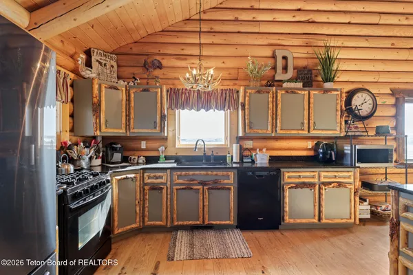 $920,000 | 13 Flagstone Way, Pinedale, WY 82941