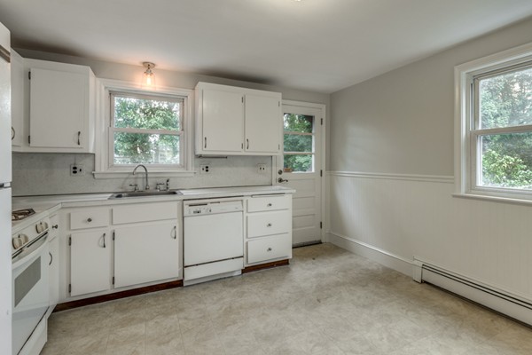 36 Ledge Hill Road Boston, MA 02132 - Photo 8 of 27 Gallery Image 8