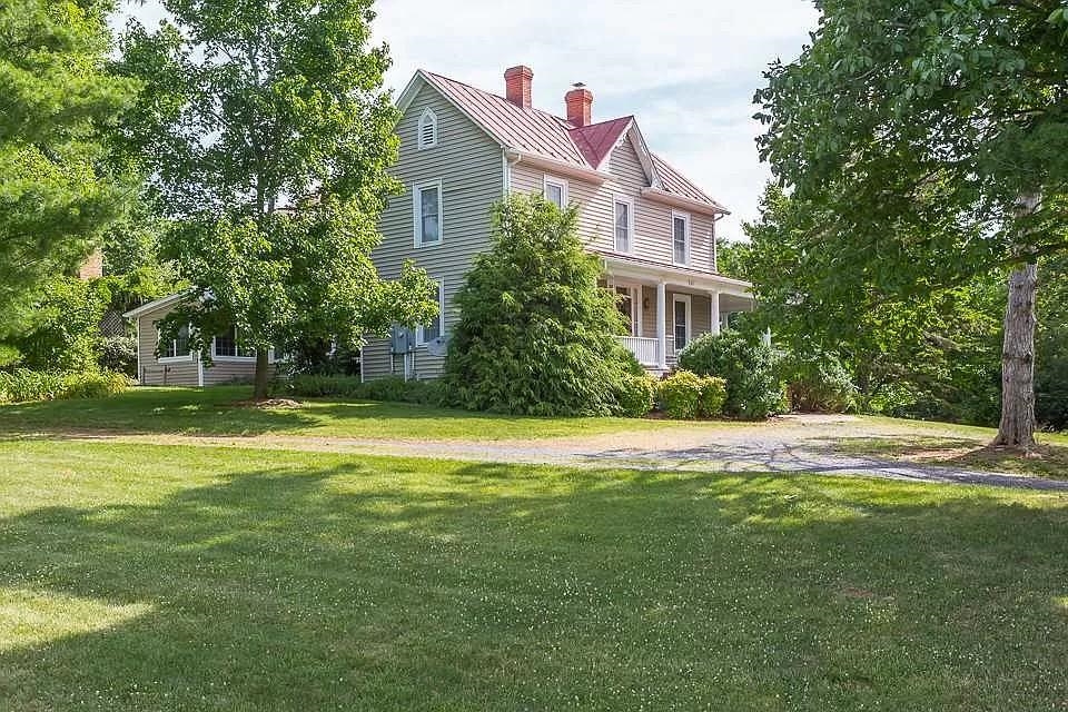 163 Pleasant View Road Staunton, VA 24401 - Photo 44 of 50 a front view of a house with a yard