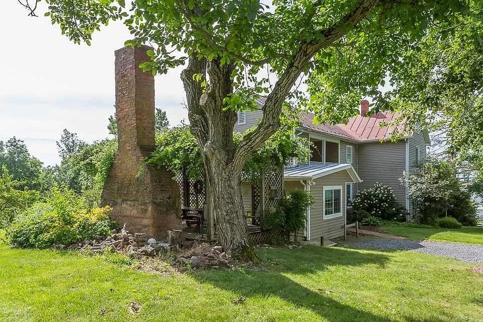 163 Pleasant View Road Staunton, VA 24401 - Photo 46 of 50 a front view of house with yard and green space