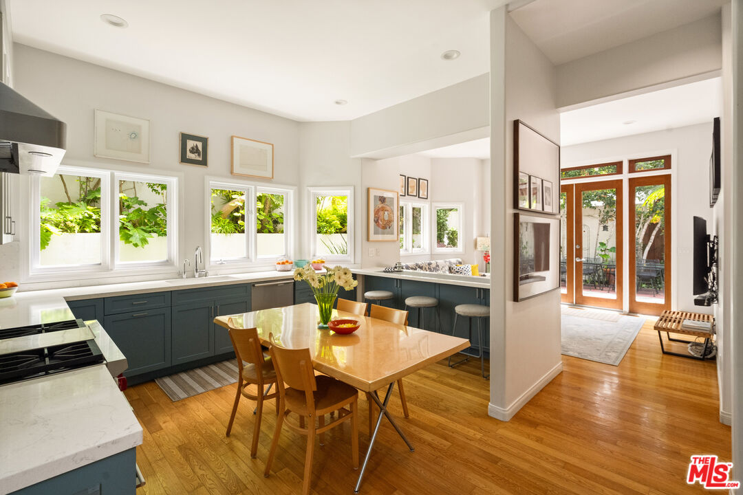 454 Sycamore Road Santa Monica, CA 90402 - Photo 13 of 32