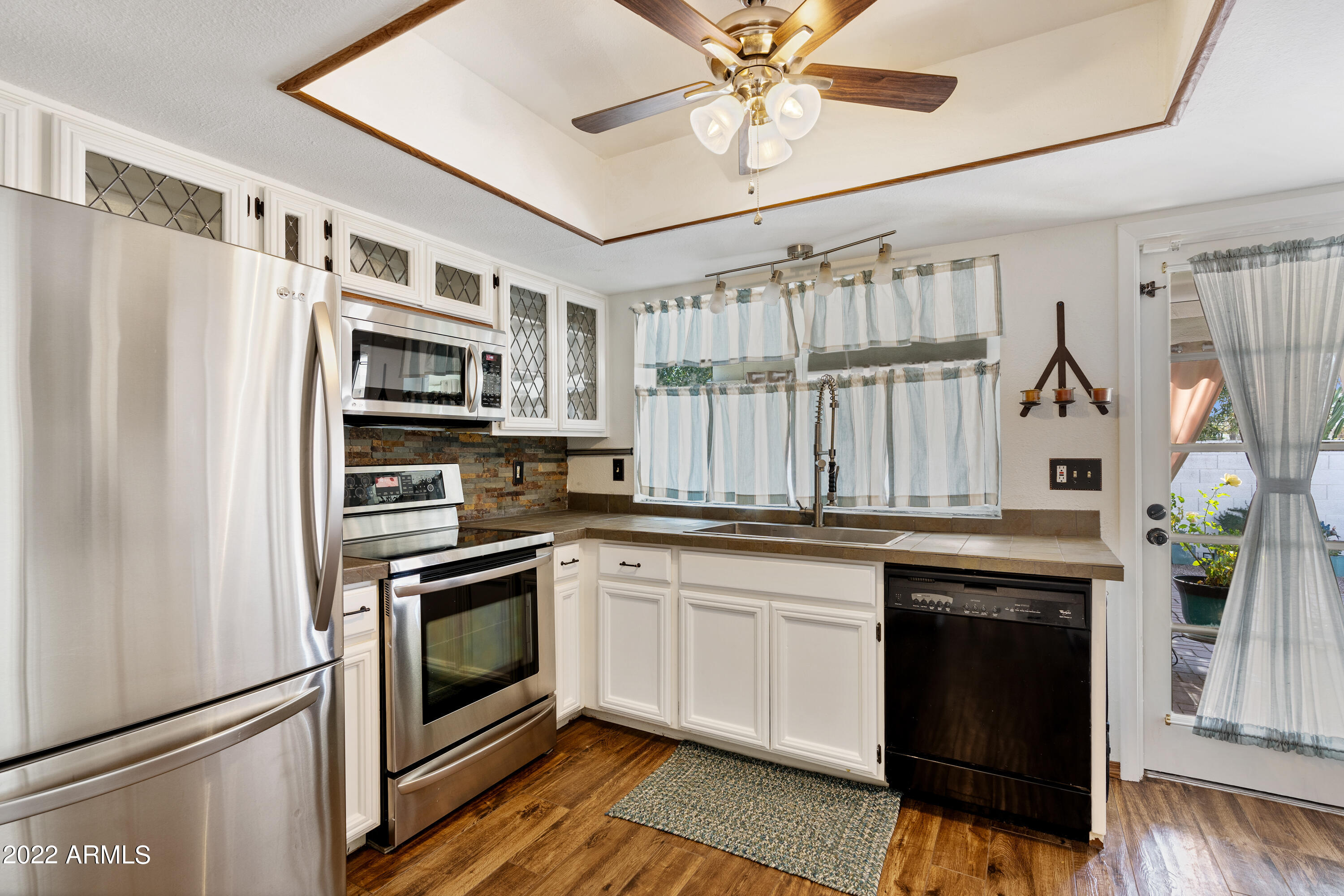 641 East Piping Rock Road Phoenix, AZ 85022 - Photo 3 of 32 DSC06522