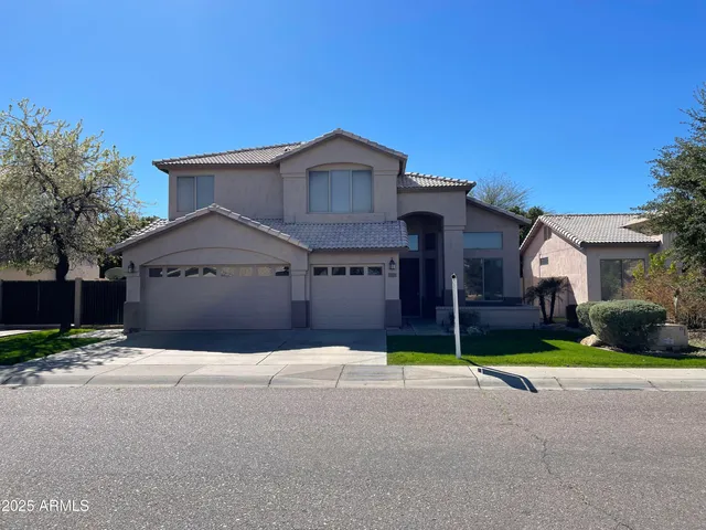 $2,695 | 341 West Helena Drive, Phoenix, AZ 85023